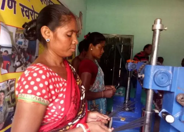 ఆదివాసీల జీవితాల్లో అగరబత్తి ఘుమఘుమలు