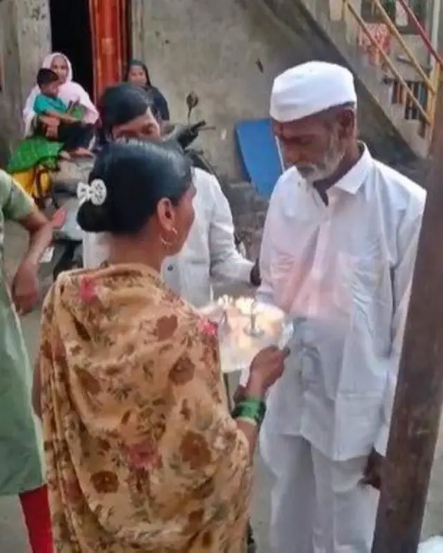 મહારાષ્ટ્રના કોલ્હાપુરમાં મૃત વ્યક્તિ ઍમ્બુલન્સને સ્પીડ બ્રૅકરનો આંચકો લાગવાથી જીવિત થઈ, ચમત્કારિક ઘટના સોશિયલ મીડિયા ઉપર વાઇરલ