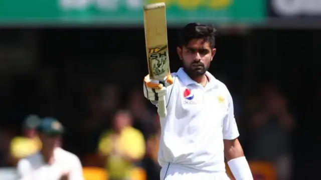 बाबर आझम कसोटी शतकानंतर आनंद व्यक्त करताना
