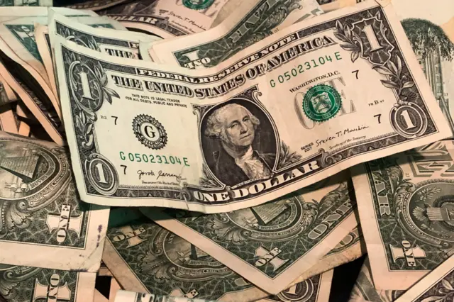 அமெரிக்க அரசுக்கு நெருக்கடி