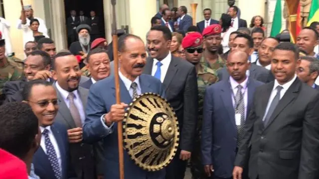 ኣቶ ኢሳይያስ ኣፈወርቂ ኣብ ኢትዮጵያ ናይ ኲናትን ዋልታን ህያብ እናተቐበለ