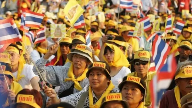 กมธ. ใช้การชุมนุมของกลุ่มพันธมิตรฯ ที่ออกมาขับไล่รัฐบาล “ทักษิณ” เมื่อปี 2548-2549 เป็นจุดตั้งต้นของช่วงเวลาที่ให้มีการนิรโทษกรรม 