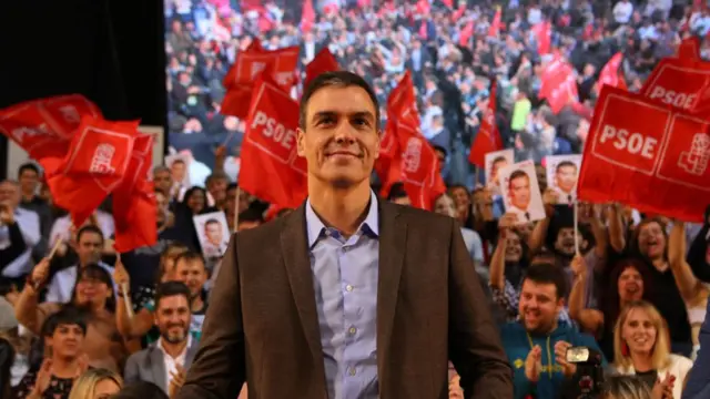 Pedro Sánchez durante campanhah2bet twitterPamplona.