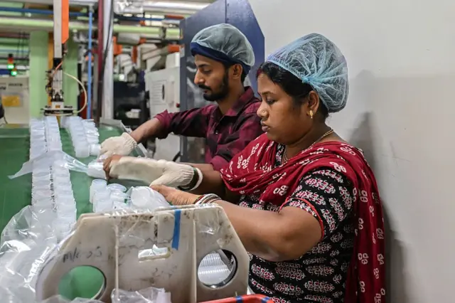কলকাতার কাছে হাওড়ার একটি কারখানায় তৈরি হচ্ছে প্লাস্টিকের ফুড কনটেইনার, যা আমেরিকায় রফতানি হয়