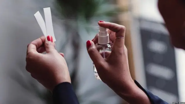 પરફ્યૂમ બનાવતી કંપનીઓ આર્ટિફિશ્યલ ઇન્ટલિજન્સની મદદથી હવે તેની ગુણવત્તા સુધારવાની કોશિશ કરી રહી છે.