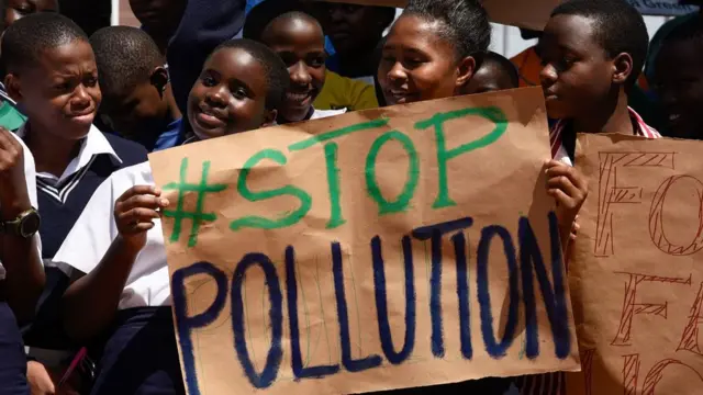 Protestopalpite csa e grêmiocrianças contra poluição