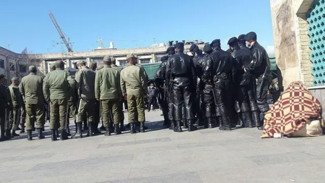 نیروی انتظامی هفته پیش در سبزه میدان و خیابان فردوسی دهها دلال ارز را دستگیر کرد