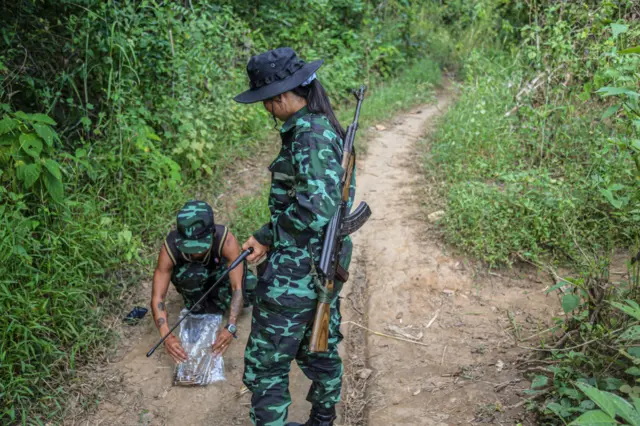 လက်နက် အကူအညီတွေရနေတဲ့ အထောက်အထား မတွေ့ရ