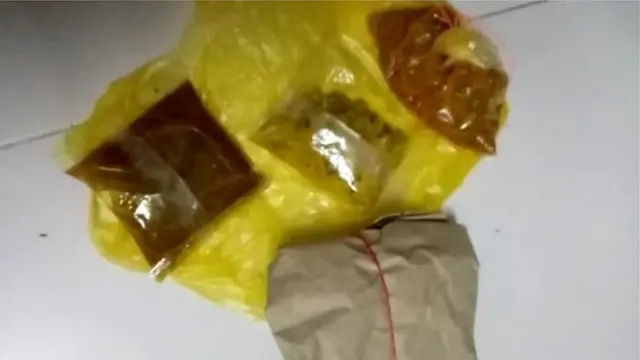 విదేశీ కార్మికులకు డార్మిటరీల్లో ఇస్తున్న ఆహారం