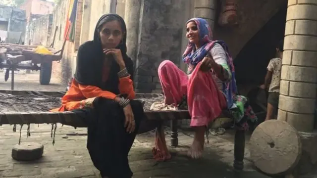 या दोघींनीही हिंदू बनण्यास नकार दर्शवला आहे.