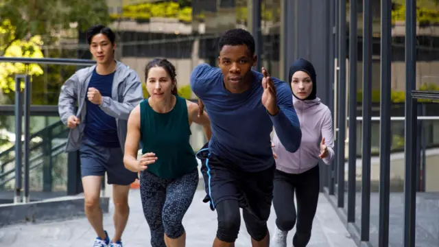 Des personnes entrain de faire des exercices physiques