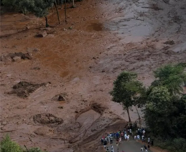 ब्राज़ील में बांध टूटा, Brumadinho dam collapse, brazil dam collapse, ब्राज़ील बांध हादसा
