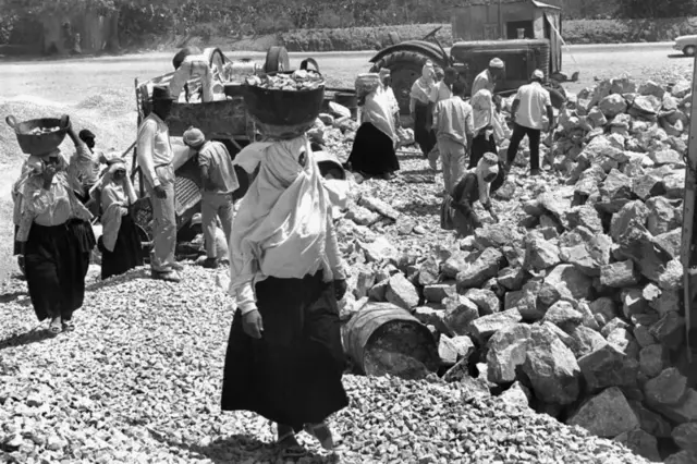 خان یونس، جنوب نوار غزه، ۱۹۶۹ - مردم غزه شاهد تحولی ساختاری بود و جنبشهای اجتماعی که واقعیتی تازه را ارائه میدادند و رهبران جدیدی را معرفی میکردند