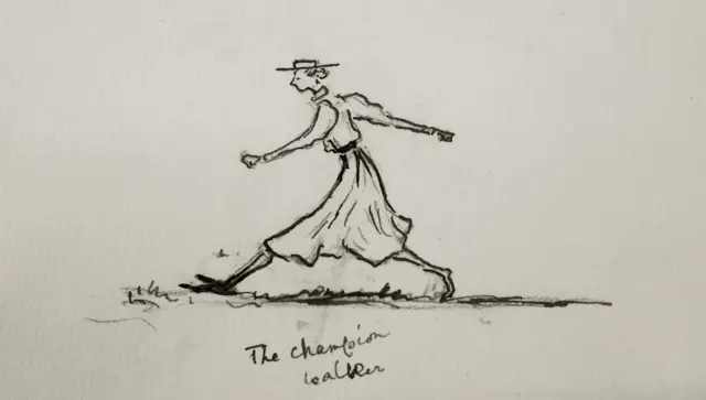 
Esboço em carvão dela caminhando.
