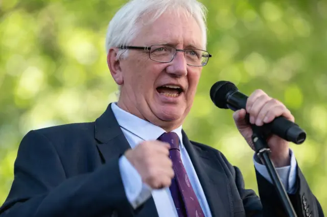 Британия элчиси Крейг Маррей.