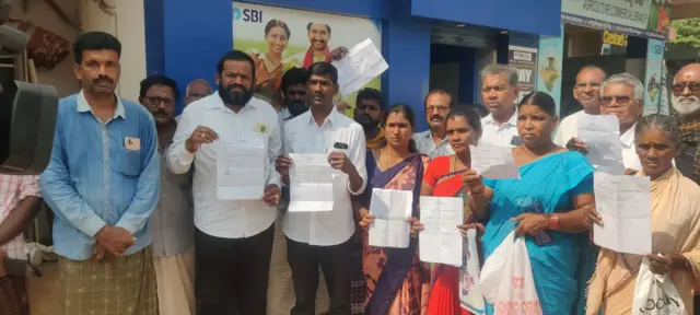 బ్యాంకు కస్టమర్లు