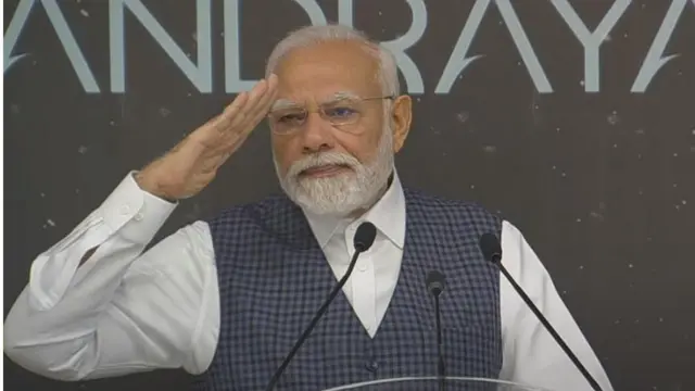ఇస్రో నెట్‌వర్క్ కమాండ్ సెంటర్‌లో ప్రసంగించిన మోదీ