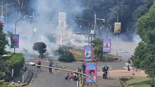 Polisi yagerageje kubabuza gusatira Inteko ishingamategeko