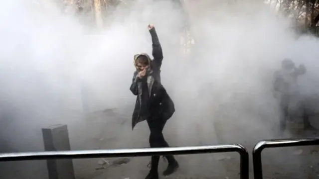 اعتراضات دی