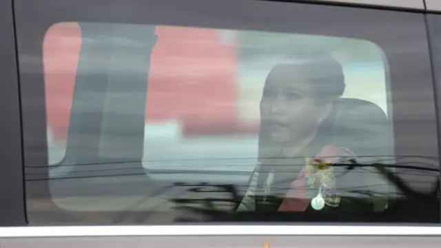 เจ้าคุณพระสินีนาถ พิลาสกัลยาณี โดยเสด็จฯ ในการเชิญพระบรมศพ "สมเด็จพระพันปีหลวง" ไปยังพระบรมมหาราชวังด้วย (26 ต.ค.)