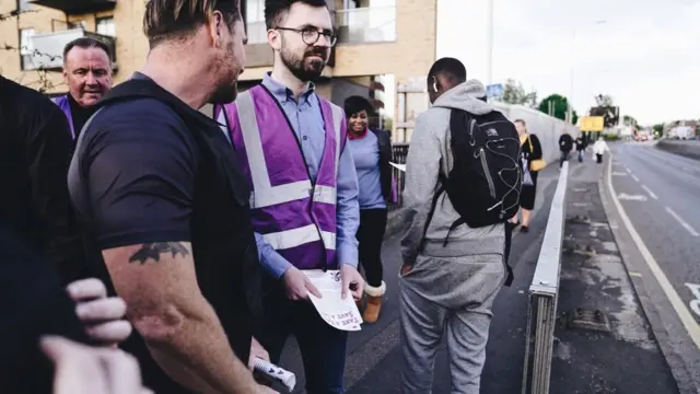 Волонтеры патрулируют Ромфорд