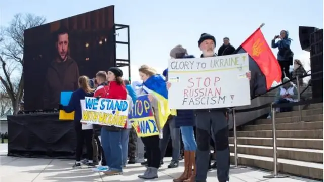 美國抗議者在華盛頓國家廣場集會