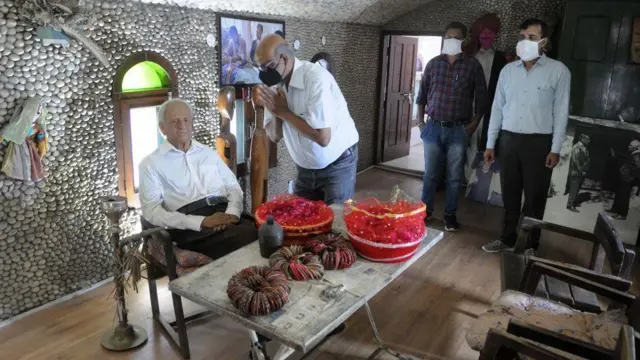 12 जून, 2020 को नेक चंद सैनी की पांचवीं पुण्यतिथि पर उनके परिवार के सदस्य और अन्य अतिथि रॉक गार्डन में बनी उनकी प्रतिमा पर श्रद्धांजलि अर्पित करते हुए