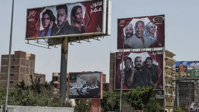 لافتات إعلانية