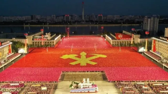 Pia tukio hilo liliandamana na hotuba yenye hisia kutoka kwa mwenyekiti wa chama hicho Kim Jong-un , ambaye kuna wakati alidondosha machozi akielezea magumu ambayo Korea Kaskazini imeyapitia.