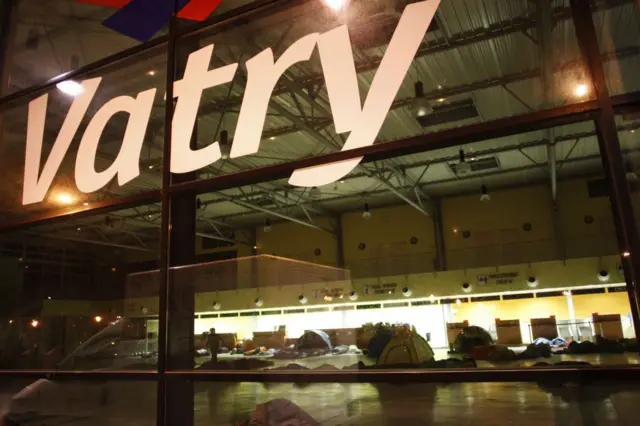 ভেট্রে বিমানবন্দরে টার্মিনাল ভবনে রাত কাটান যাত্রীরা - প্রতীকি চিত্র