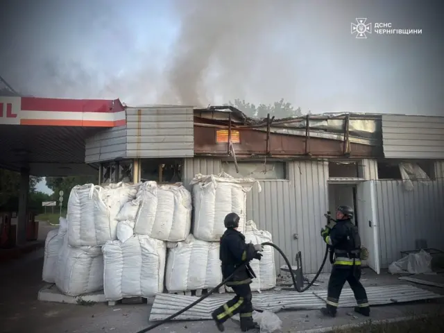 Пожежні гасять АЗС на Чернігівщині