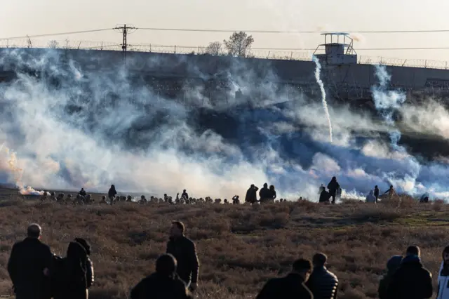 Nusaybin'de Kamışlı'ya geçmek isteyen göstericiler ile polis arasında çatışma çıkmıştı