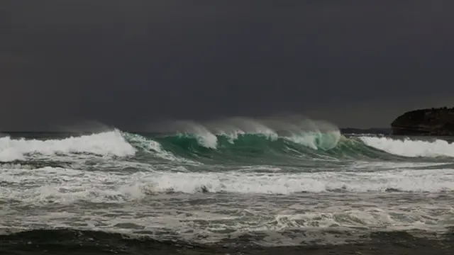 Mawimbi makali baharini