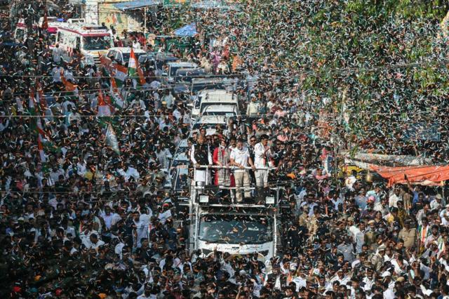 Crowds at Rahul and Priyanka Gandhi's road show in Telangana (December 2023)