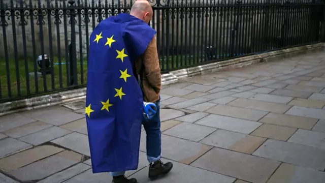 чоловік з прапором ЄС