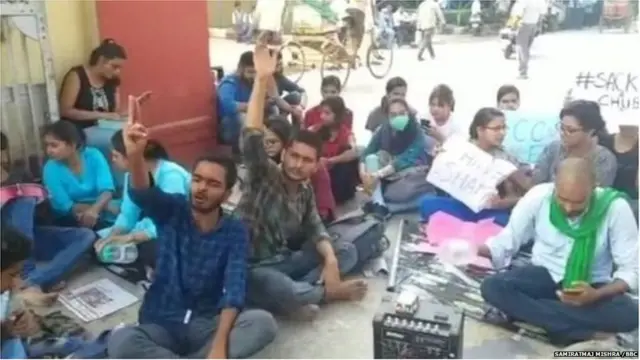 बीएचयू में विरोध प्रदर्शन