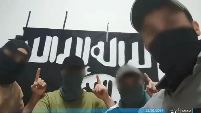 IS ilitoa video inayowaonesha washambuliaji hao wanne wakiwa na nyuso zao kuwa na ukungu