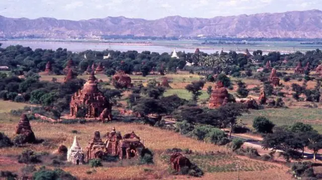 ၁၉၉၁ ခုနှစ်က ဒေါက်တာ ပယ်ရီပစ်ချက်စ် ရိုက်ကူးခဲ့တဲ့ ပုဂံမြင်ကွင်း