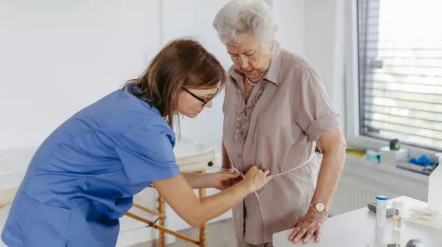 Өнөкөт сезгенүү жаш-куракка жараша илдеттерге, анын ичинде Альцгеймер жана жүрөк-кан тамыр ооруларын өрчүтүшү мүмкүн