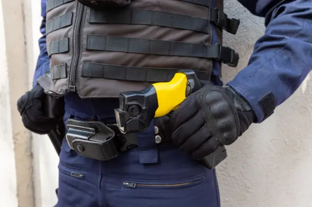 Qondaala Poolisii Firaans Taser mudhiitti hidhate