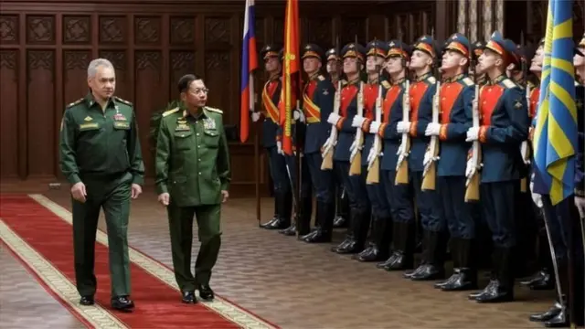 တပ်ချုပ်ဟာ အာဏာသိမ်းပြီးနောက် ရက်ကြာကြာသွားတဲ့ ပထမဆုံးပြည်ပခရီးစဉ်အဖြစ် ရုရှကို သီတင်းတစ်ပတ်ကြာသွားခဲ့ပါတယ်။