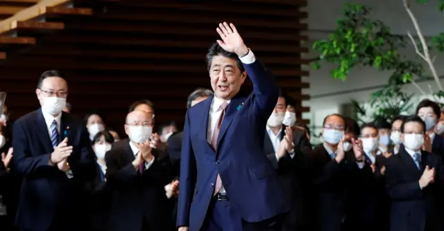 "Shinzo Abe dies" around 5...9 and "shooting": [Japan ex-PM] die afta dem shoot am