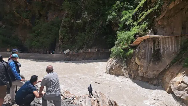 गोरेटो बाटो निर्माण हुँदै