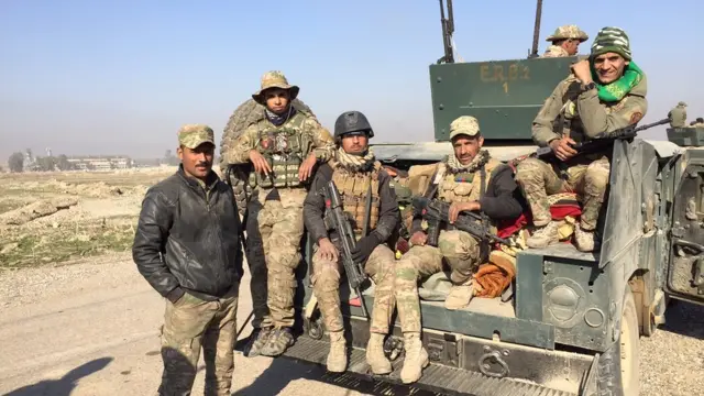 سربازان ارتش عراق قبل از شروع عملیات