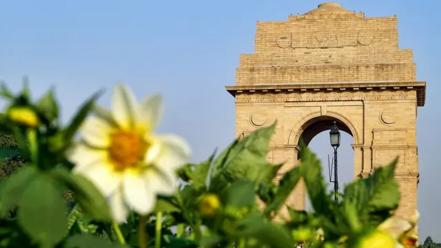 మొదటి ప్రపంచయుద్ధంలో మరణించిన భారతీయ సైనికుల సంస్మరణార్థం దిల్లీలో నిర్మించిన ఇండియా గేట్