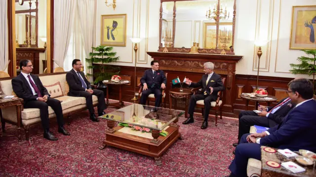 खलीलुर रहमान के दिल्ली पहुंचने पर भारत के विदेश मंत्रालय के संयुक्त सचिव बी. श्याम ने उनकी अगवानी की.