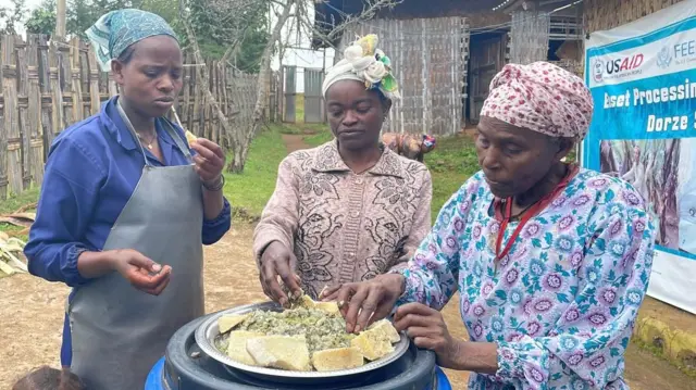 Haadhoolii nyaataa qooccoo irraa hojjatame nyaataa jiran