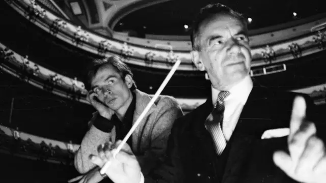 Нуреев и дирижер Малколм Сарджент