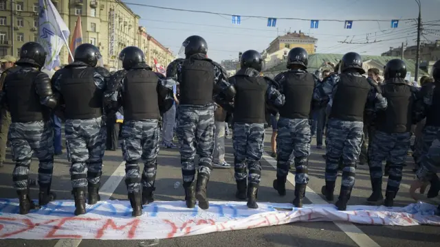 ОМОН зачищает Болотную площадь