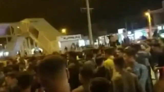 ماهشهر دومین شهر بزرگ استان خوزستان است و پیش از گرانی اخیر بنزین، صحنه اعتراضات شهروندان به مشکلات مربوط به آب آشامیدنی، معیشتی و اقتصادی بوده